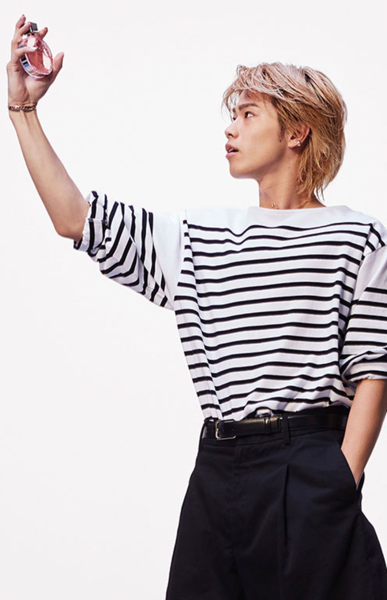 賛否両論あったシャネルとコムドットのタイアップ広告