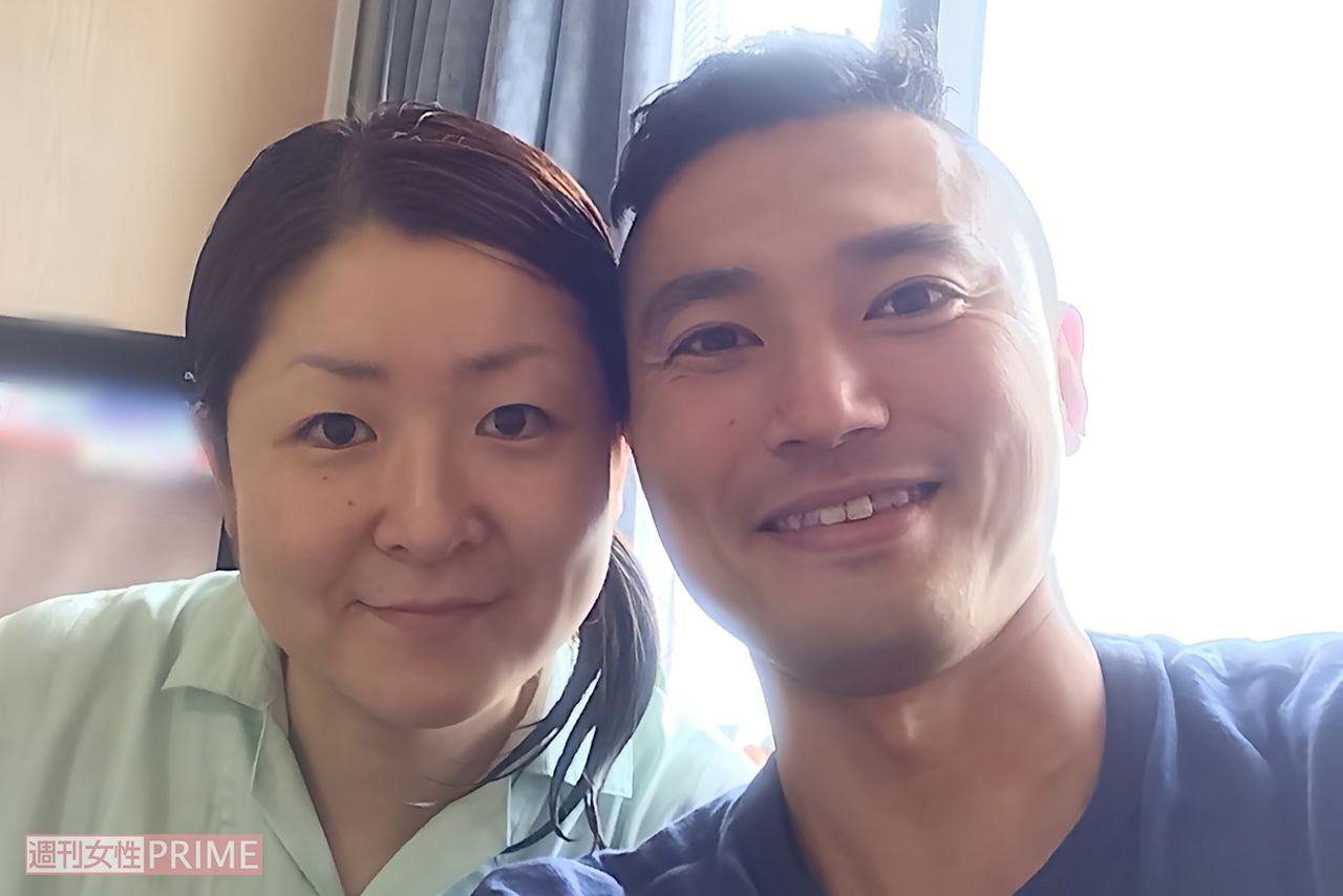 入院中、現在の夫と。自分より以前に乳がんを患った親友に、検査の日に夫を紹介されたという。毎日のようにお見舞いへ来てくれたそうで、手術の翌年、結婚に至った