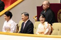 愛子さまの“天覧相撲”での着物姿と振る舞い、天皇陛下と雅子さまとのご一家の仲睦まじい様子にも相次ぐ絶…