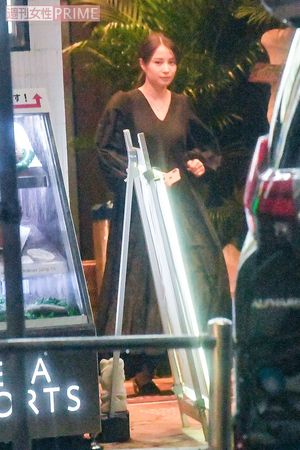 '19年8月、朝ドラ『なつぞら』の打ち上げに参加した広瀬すず。ヒロインは夜3時半に帰宅、最後までお疲れさまでした！