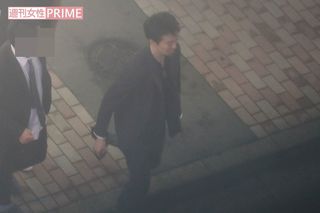 カラオケ店をあとにする長谷川博己 その３