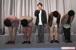 活動休止会見を開いた嵐の5人