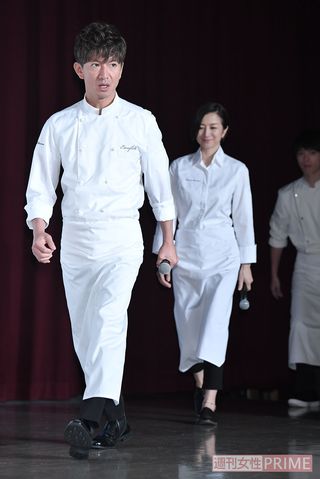 『グランメゾン東京』制作発表にて。コックコートで颯爽と現れる木村拓哉