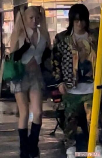 2023年6月、飲食店に向かう加藤紗里と優希刃