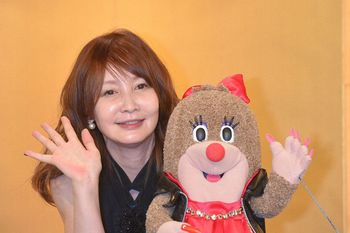 ねほりんの声の山里と、ぱほりんの声のYOUの聞き役が絶妙　（C）NHK