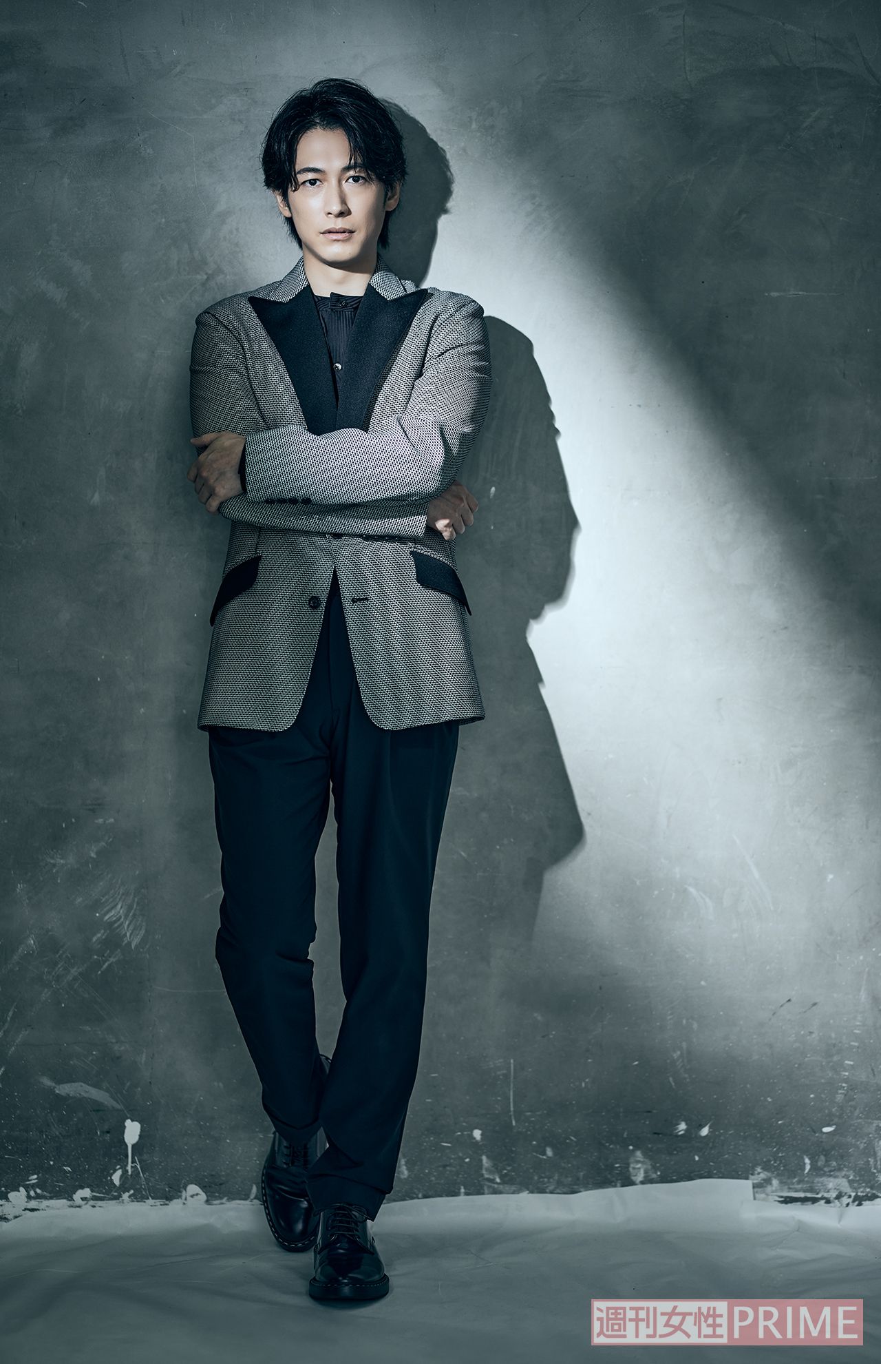 ディーン・フジオカ〈撮影／廣瀬靖士　ヘアメイク／花村枝美（MARVEE）　スタイリング／ISON KAWADA（IMPANNATORE）　衣装協力／TAE ASHIDA（jun ashida）〉