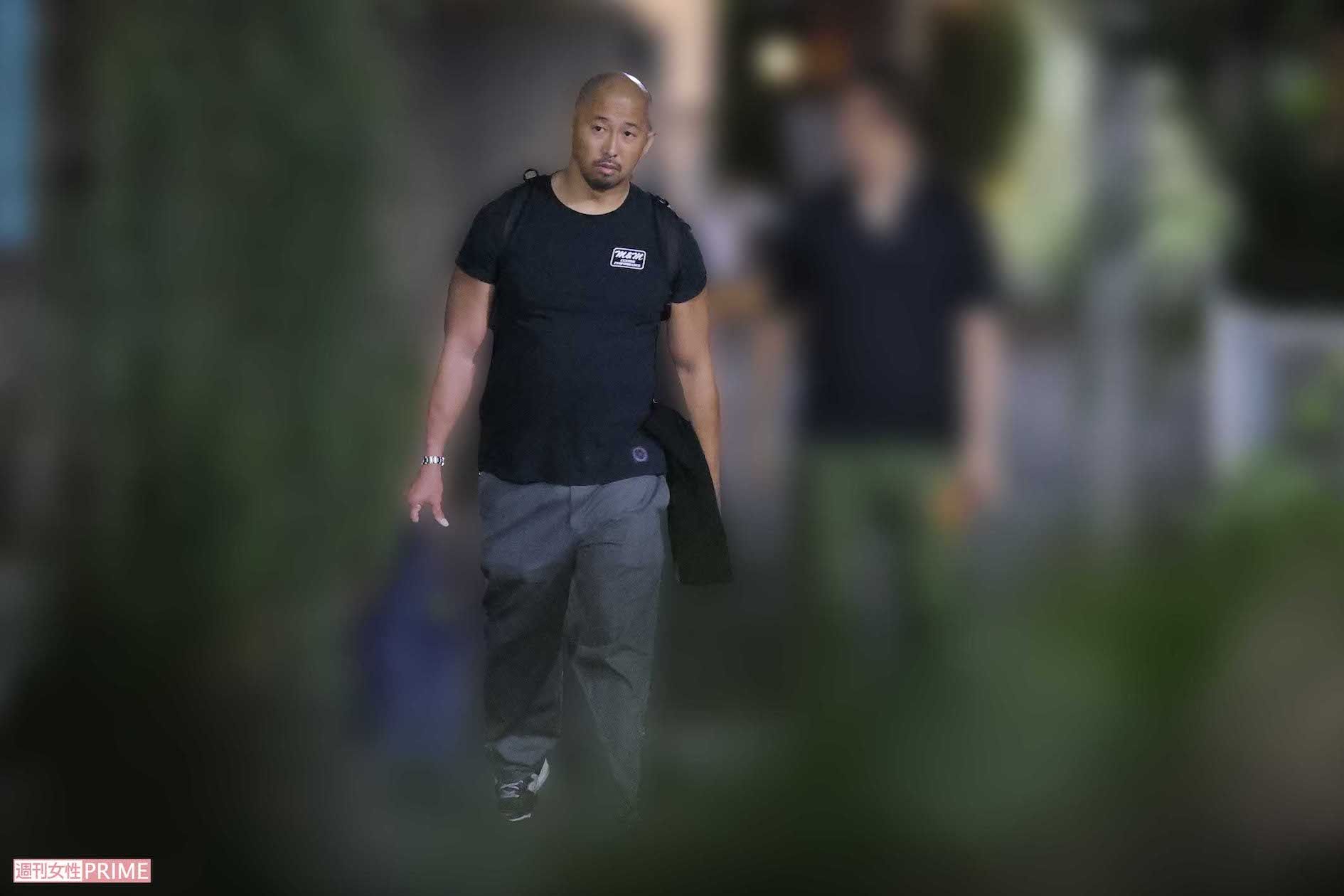 自宅に帰宅した木村拓哉の弟・俊作氏を直撃すると、最初は驚いた様子だったが、A子さんの名前を出すと30分以上にわたり興奮してまくし立てた