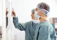 光治療、陽子線治療、リキッドバイオプシー…がんの最新治療＆検査法