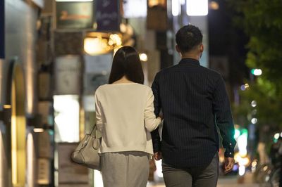 レンタル彼氏や出張ホスト「男を買ってみた」女性が見つけた“癒しの本質”とは