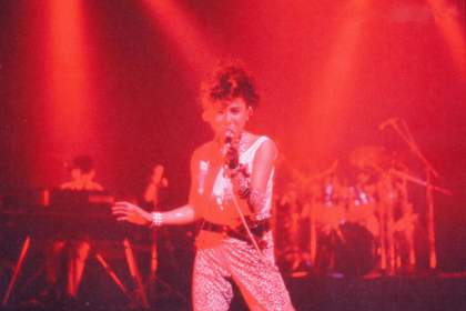 1985年4月にリリースした3枚目のシングル『翼の折れたエンジェル』がCMに起用され大ヒットを記録する