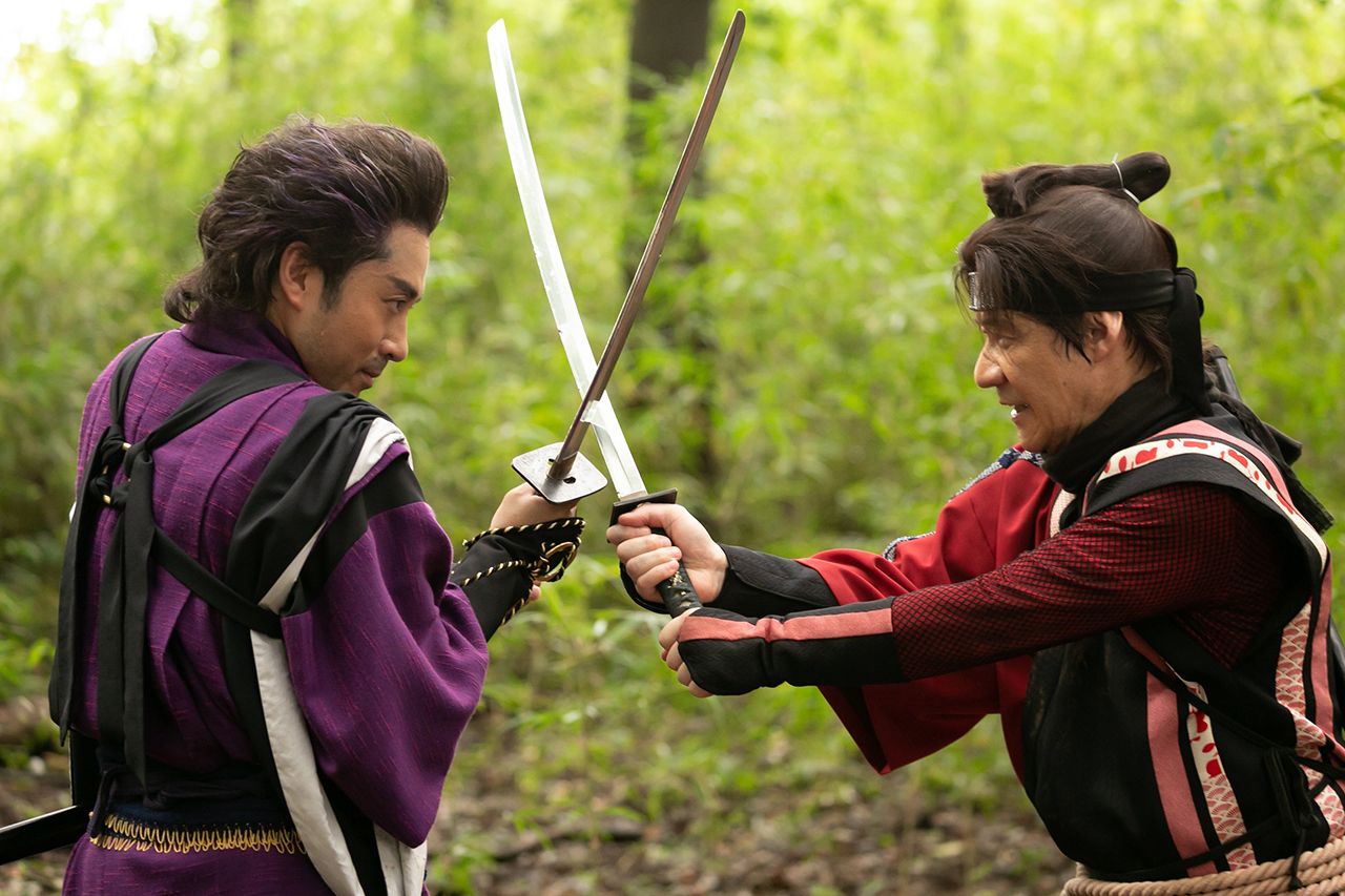 おことの生き別れの父を探す右左ヱ門は、最強の忍者、日向と相まみえる　(c)NHK