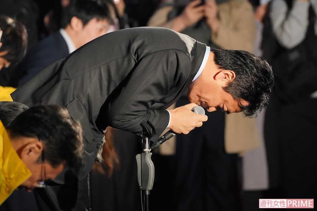 2024年11月28日に街頭演説で不倫を謝罪する玉木雄一郎（写真/週刊女性写真班）