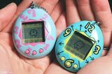 指にはめる小型たまごっち『Tamagotchi ring』衝撃の予約殺到、開発が明かす“指…
