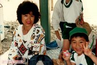 耳の聴こえない母と耳の聴こえる息子、“補聴器”で交わした「親子の声」