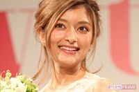 ローラの裸に見える農作業姿に「可愛いけど服きてくれw」、露出の嫌悪より“モデルなのに”と本気で心配さ…