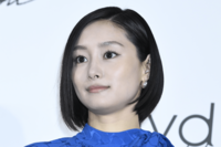 忽那汐里、『ディーゼル』2025年春夏コレクションで披露した“眉なし”ビジュアルに「誰かわからない」追求…