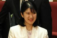 愛子さま、ラオス訪問時の“ボレロ姿”でウィーン少年合唱団を鑑賞、あふれる“自然体の笑顔”に《なんであ…