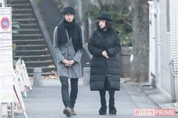 本誌2月7日号で報じた、広田と高橋ひろ無の不倫同棲疑惑。写真はクリスマスに外出するふたり
