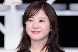【目撃撮】Netflixドラマでムロツヨシと夫婦役の吉高由里子、撮影現場でハイタッチ！15年ぶり共演の“先輩”香里奈との仲良し姿