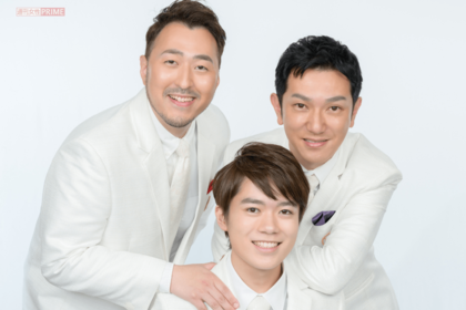 石田社長肝いりのグループ、「二代目橋幸夫yH2」。進公平（左）と小牧勇太（右）は夢グループの現役社員。中央の徳岡純平は現役大学院生