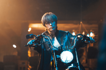 映画『BLUEFIGHT〜蒼き若者たちのブレイキングダウン〜』出演するGACKT絶賛公開中!（C）2024YOAKEFILM/BACKSTAGE