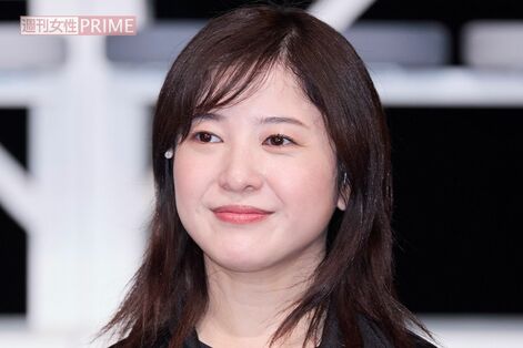 【目撃撮】Netflixドラマでムロツヨシと夫婦役の吉高由里子、撮影現場でハイタッチ！15年ぶり共演の“先輩…