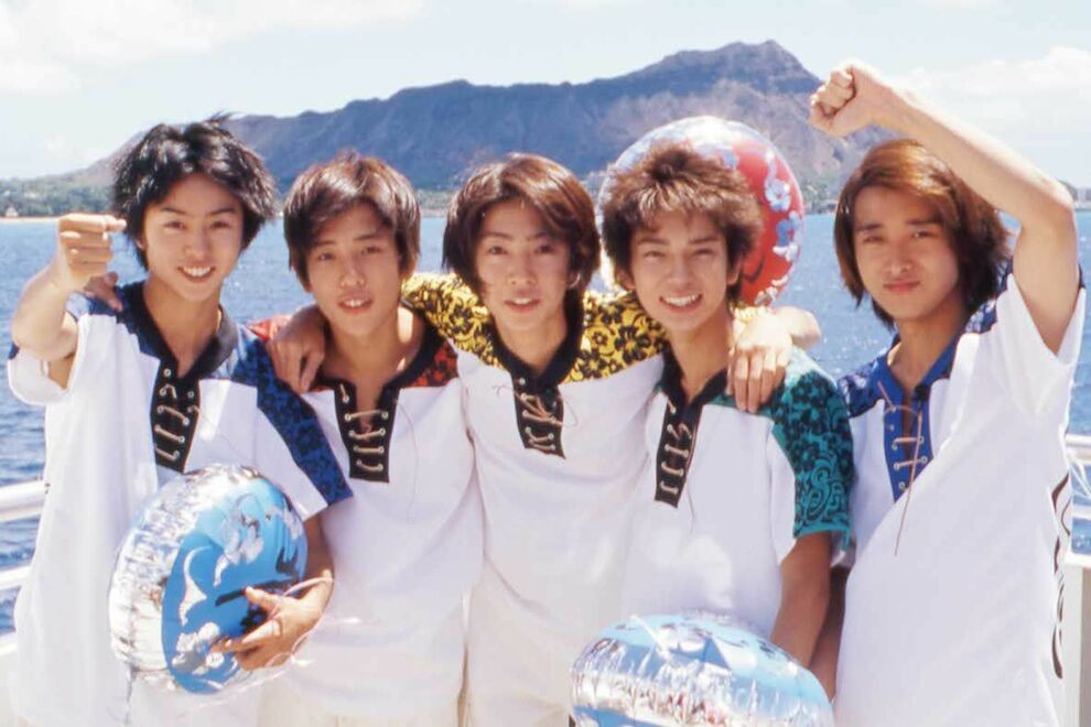 【『嵐』秘蔵ショット大公開】デビュー会見・紅白出場・休止を経て再始動…ファンと駆け抜けた「26年半の軌…