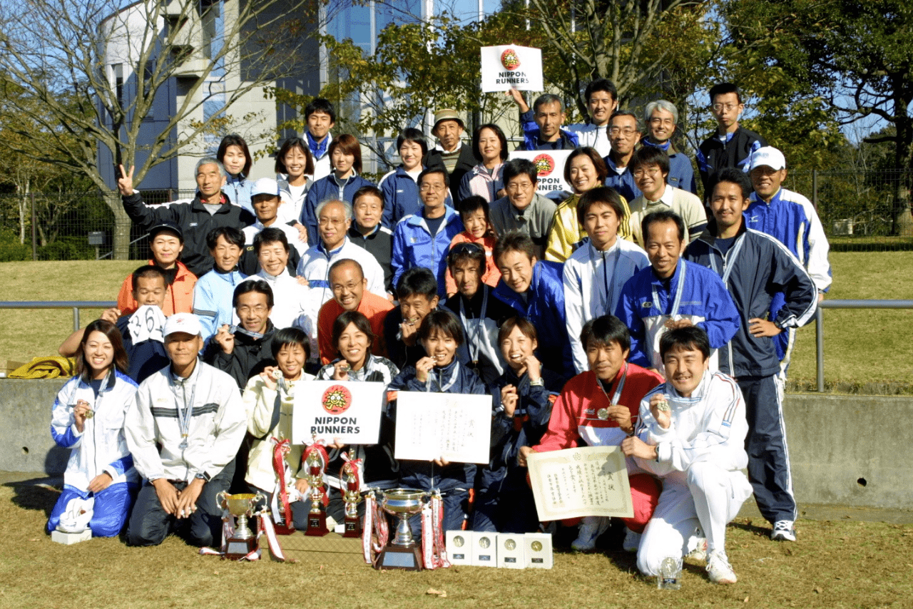 「ニッポンランナーズ」の皆さんと（2列目左から3人目）