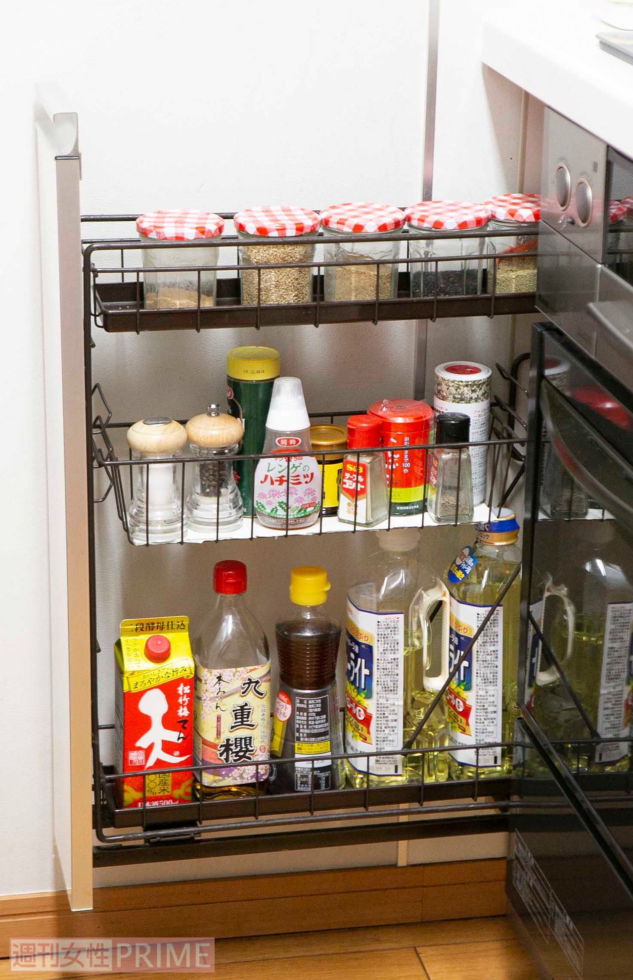 料理酒やみりん、油などはコンロ脇に常温保存でOK　撮影／伊藤和幸