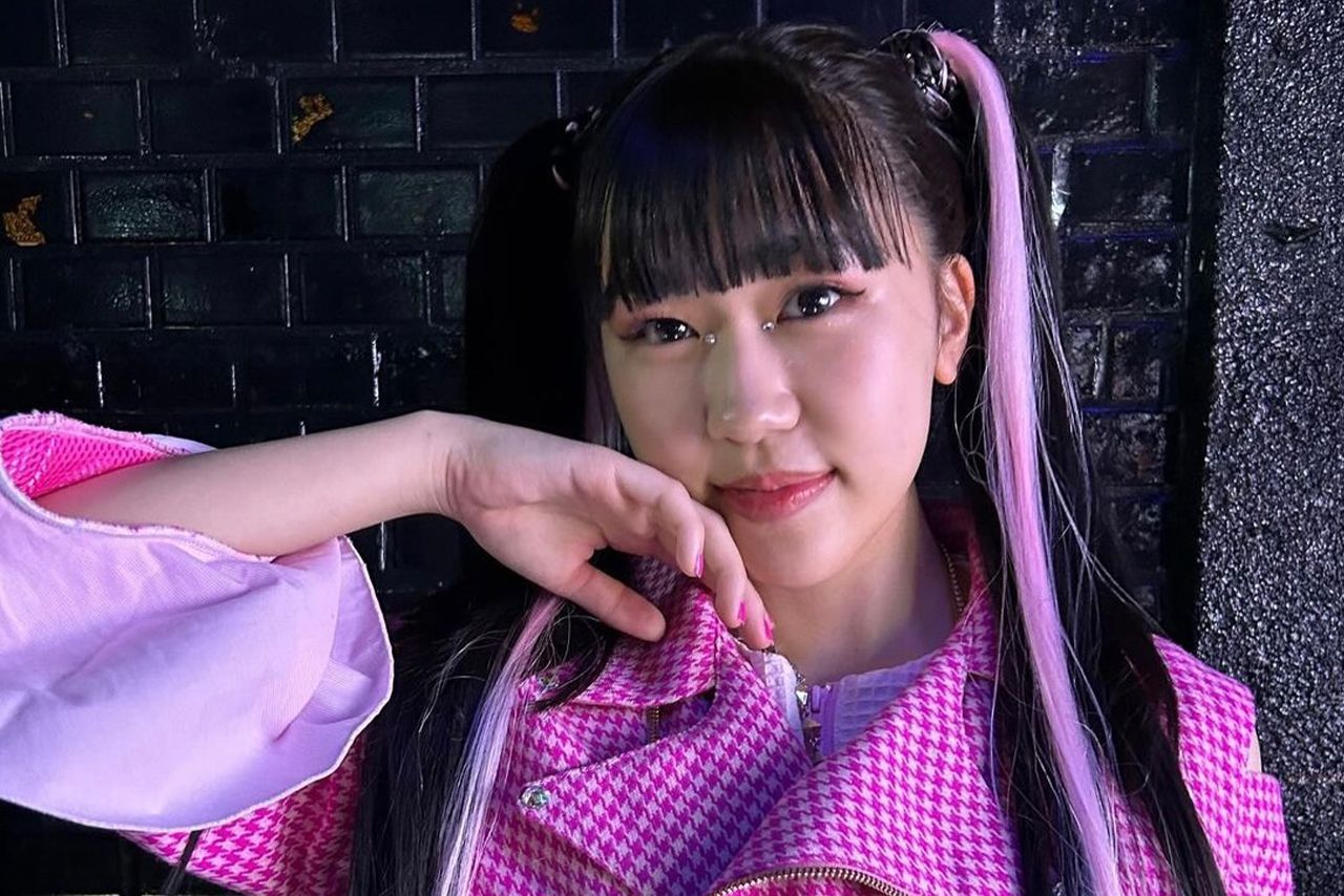 '23年12月、自身のインスタグラムにて『PINKPRETZEL（ピンクプレッツェル）』としてデビューが決定したことを報告した鈴木夢（本人インスタグラムより）