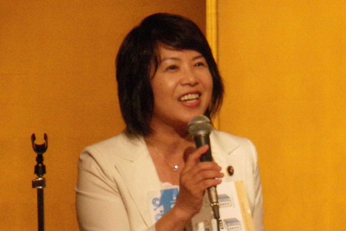 議員時代の姫井由美子さん