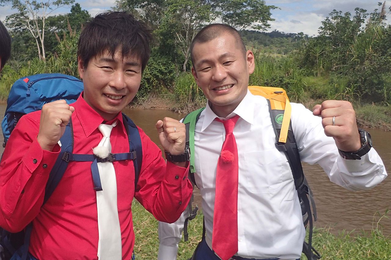 『陸海空 こんな時間に地球征服するなんて』大アマゾン2時間30分SP（テレビ朝日系 7月2日日曜夜6時30分～）でアマゾン川を旅したU字工事　(c)テレビ朝日