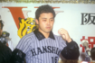 岡田彰布氏。1985年11月、日本シリーズ優勝のビールかけで