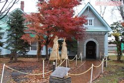 敷地外から移築した旧竹鶴邸。エントランスはリタの故郷の家を模してデザインされたという
