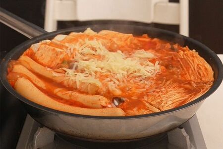 ギョニソのプデチゲ（画像提供／チルさん）