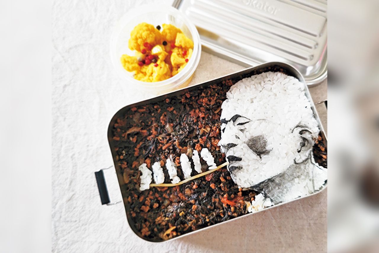 『空也上人カレー弁当』キーマカレーに空也上人のお姿が。アチャール添え