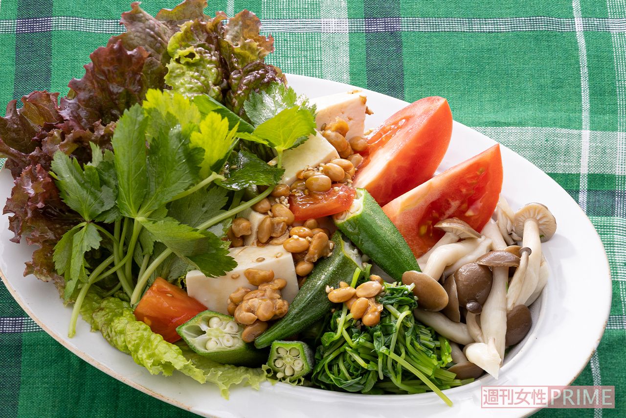 三つ葉と豆腐の納豆ドレサラダ（撮影／廣瀬靖士）