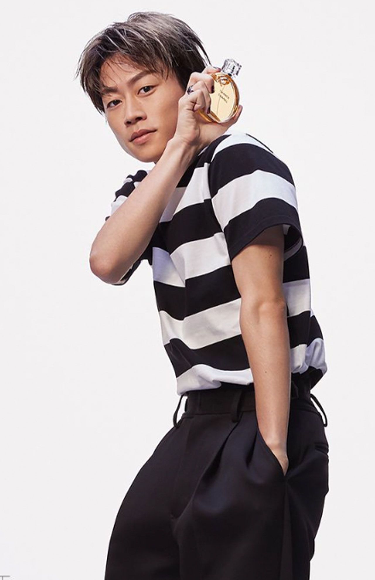 賛否両論あったシャネルとコムドットのタイアップ広告