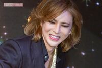 X JAPAN・HEATHさんの急逝報道にYOSHIKI「親族の意思とは別に出された」苦言も、自分は喪服姿で「身内に不…