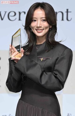 2026年9月9日、美髪イベント「『髪にドラマを。』Hair Empowerment Award 2026」でワーキングマザー部門を受賞した夏菜