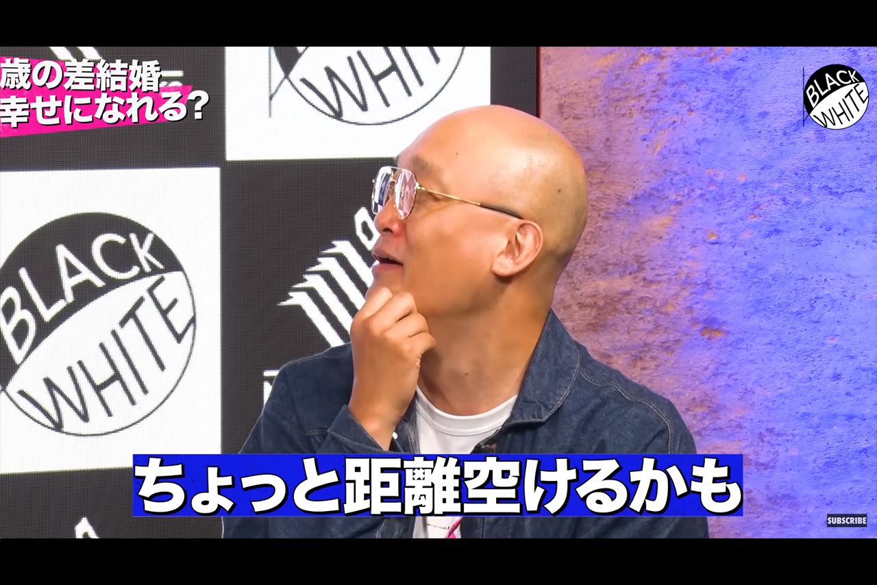 『INMYOPINIONpresentsBlackorWhite』で年の差婚について見解を語ったみなみかわ（『NewsPicks』YouTubeより）
