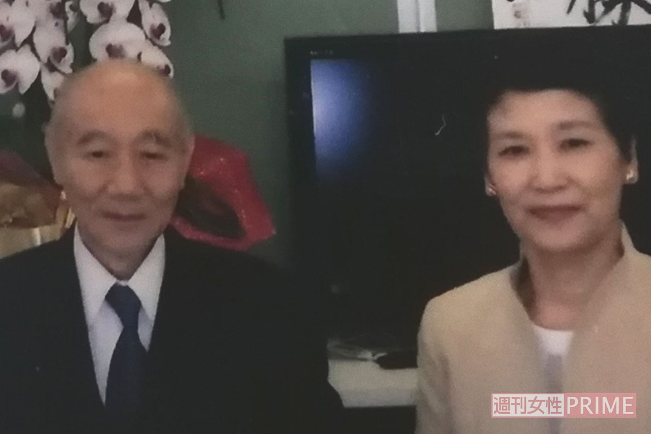 2017年10月の衆議院選挙で当選したときの齋藤さんと真理子夫人（齋藤さん提供）