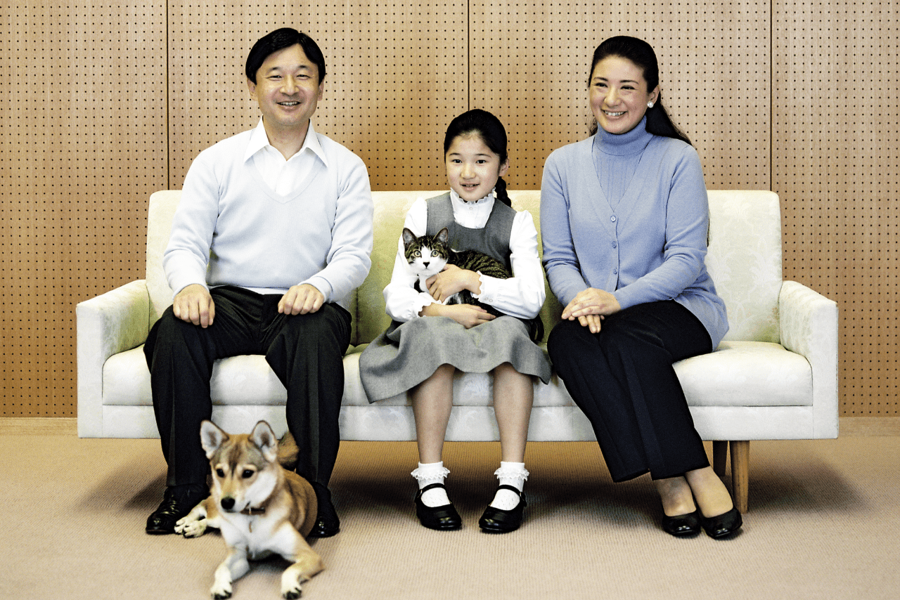 '11年12月、雅子さまのお誕生日。愛子さまと由莉のリンクコーデが始まったのはこのころから、愛子さま10歳、由莉3歳（提供／宮内庁）