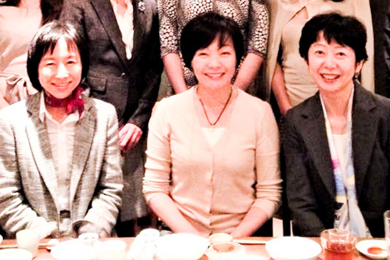 「霞が関女子会」を主宰する安倍昭恵さんのフェイスブックには山田真貴子氏、小野日子氏との3ショット写真が