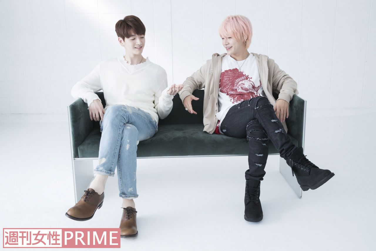 超新星のソンジェ（左）とユナク（右）