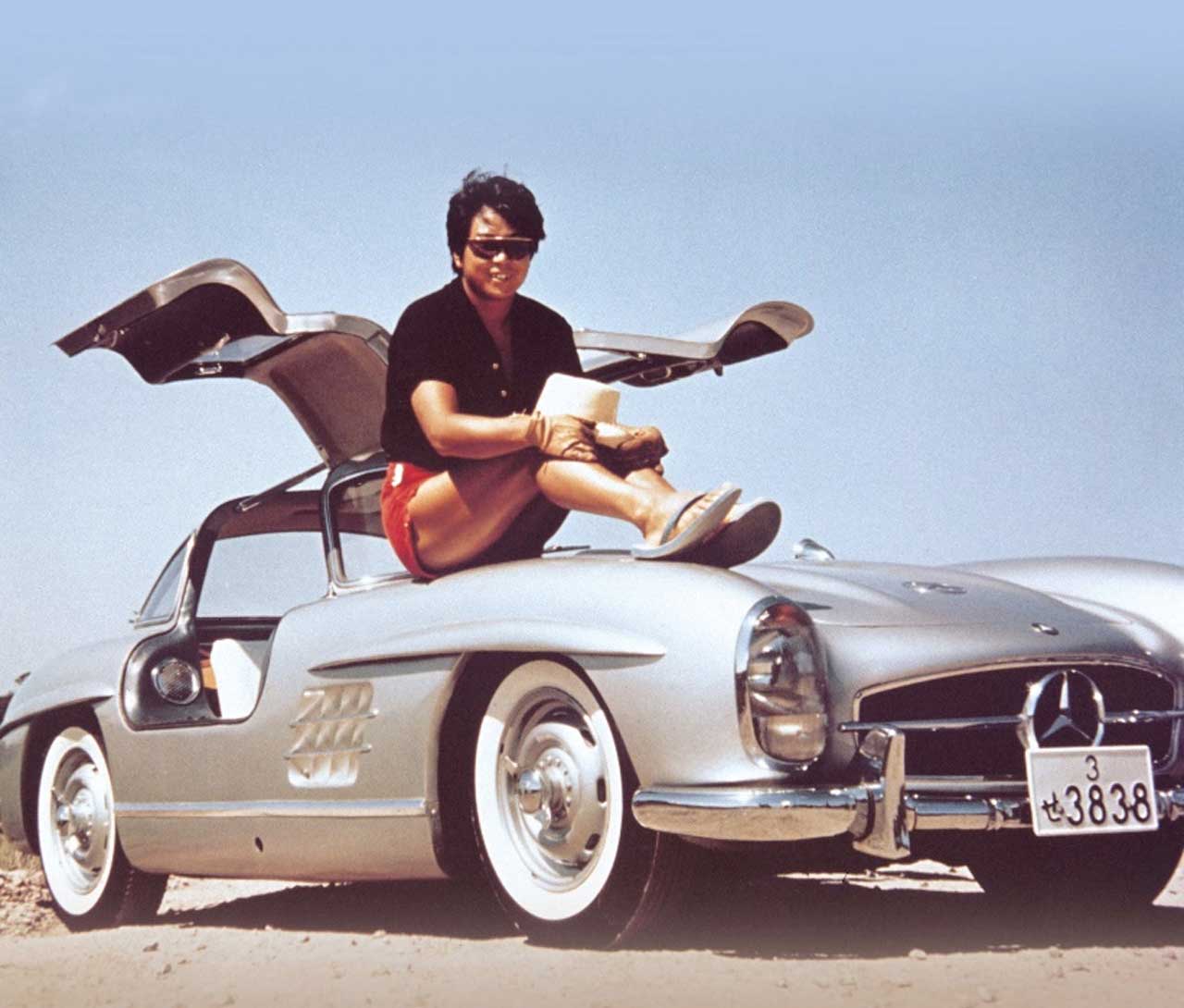 愛車メルセデスベンツ300SLガルウイング。会期中は松屋銀座の1階正面口に、堂々と展示予定　写真提供／日活、石原プロモーション