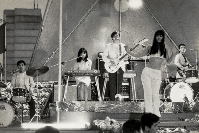 学生時代、バンド活動ではベースとボーカルを担当