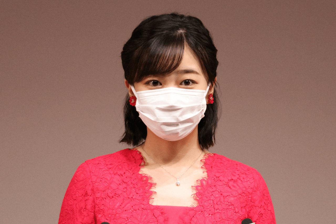 女子大生誕生110周年・文系女子大生誕生100周年記念式典のスピーチで「誰もが幅広い選択肢を持てる社会になること」の大切さを述べた佳子さま