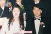 小室さんは父親似? 敏勝さんと母・佳代さんが結婚したときの記念写真('90年ごろ)