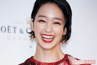 剛力彩芽、彼氏の “職場” に現る！ZOZOスーツの記者会見でオーラ消しきれず